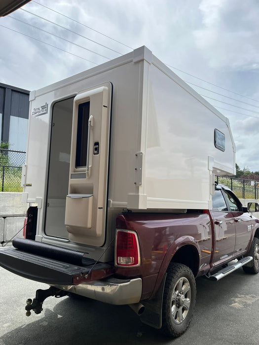TOTAL COMPOSITES | WOLF 6.5' [Slide-in Camper Shell]