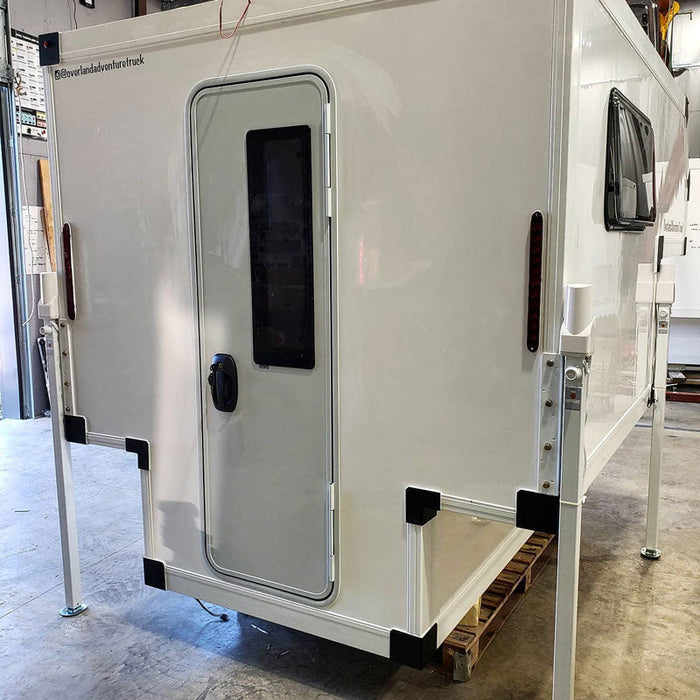 Total Composites - Wolf 8' Slide in Camper Shell (Ford Série F / Dodge Ram)