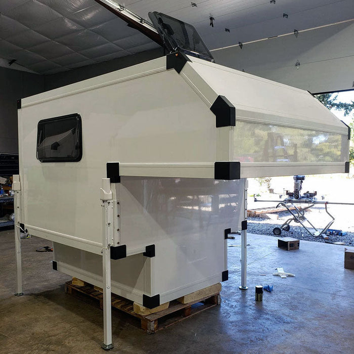 Total Composites - Wolf 8' Slide in Camper Shell (Ford Série F / Dodge Ram)