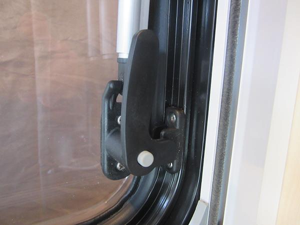 locking window latch